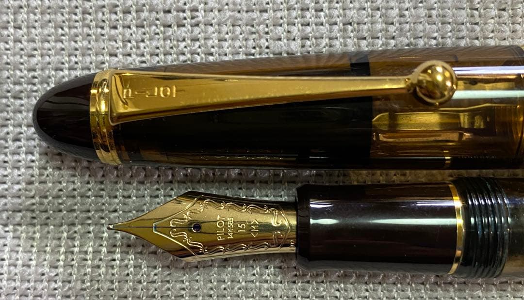 Pilot カスタム823 茶軸 中字 M