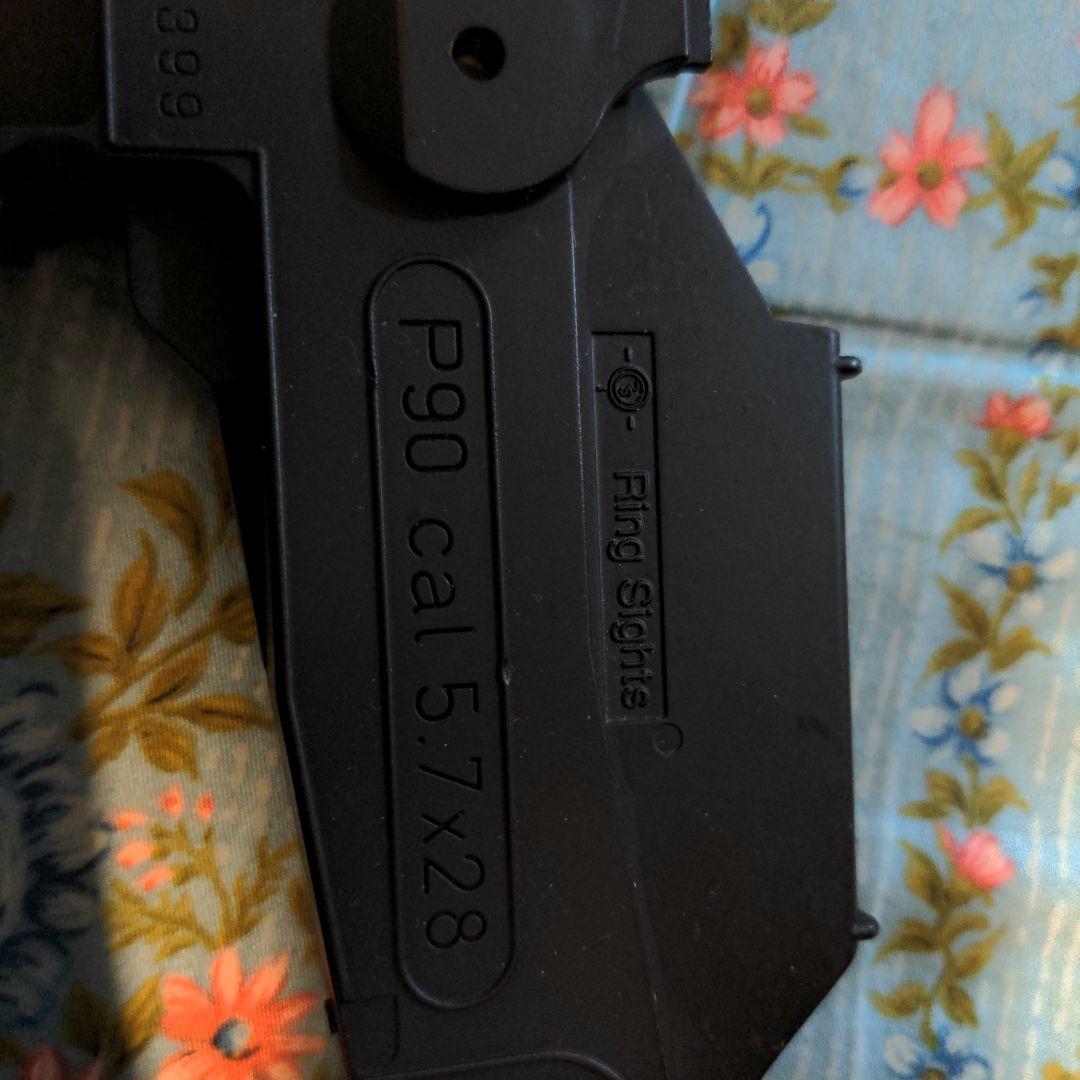 東京マルイ　P90 モデルガン 5.7x28mm 黒　GGO　レン