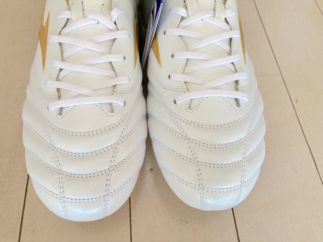 モレリアネオ4ジャパン　白✖️金　27.0㎝　新品。