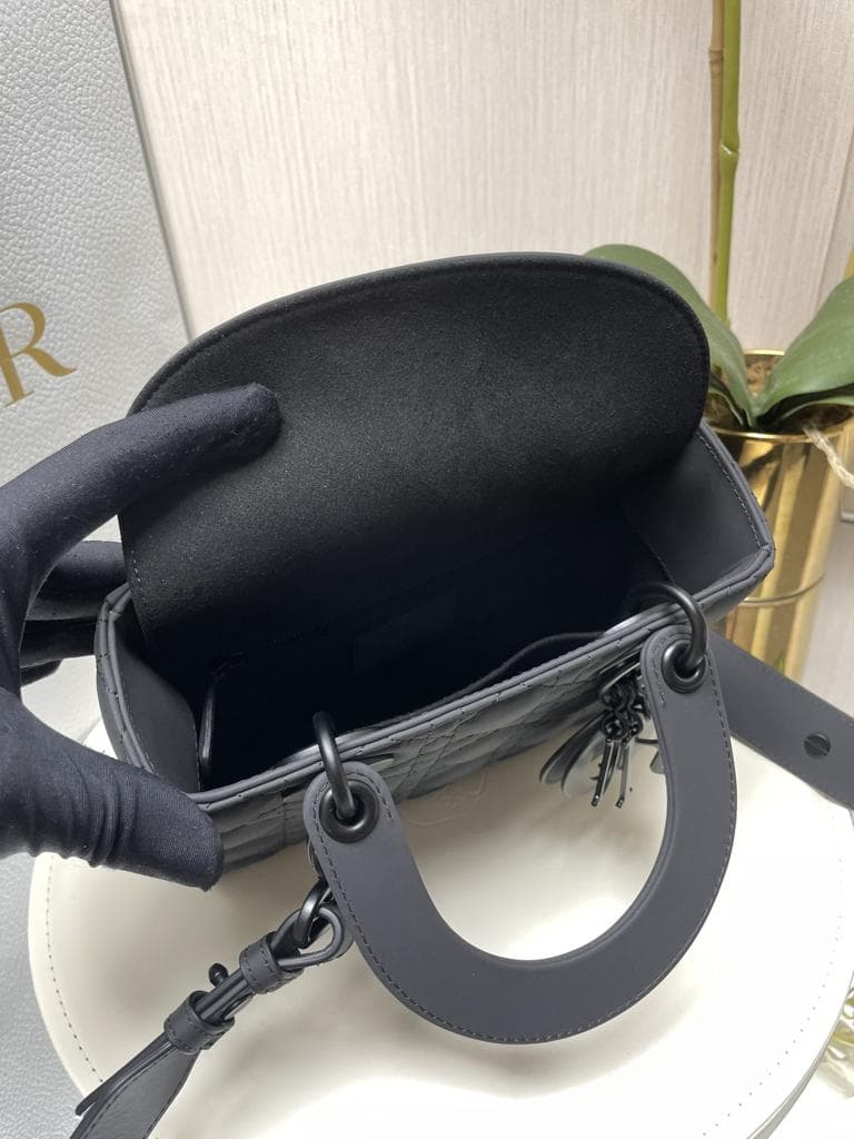 極美品ブラックキルティングショルダーバッグ~~