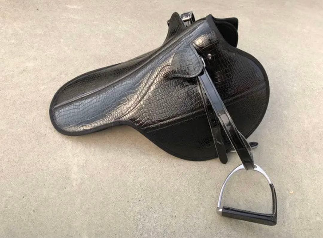 競馬 レース用 鞍