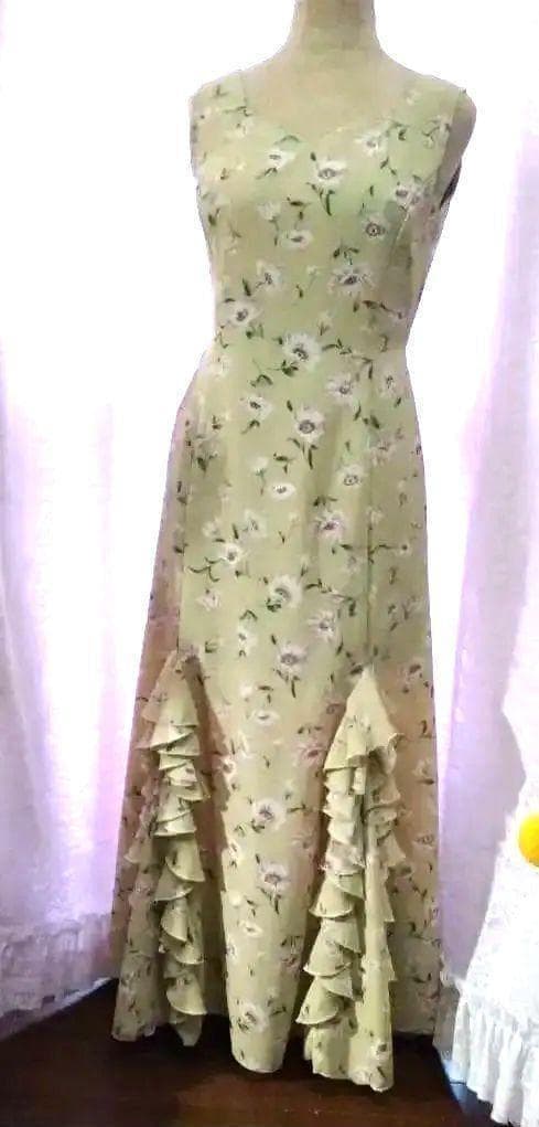 ハンドメイドフラメンコ衣装　やわらかな薄い緑に花縦フリル　優しい印象の一枚