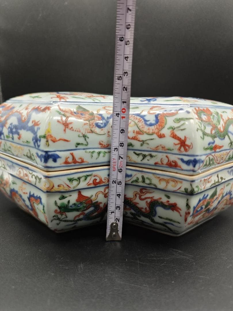 大明隆慶年製　五彩双龍紋蓋箱 官窯物(E-20)