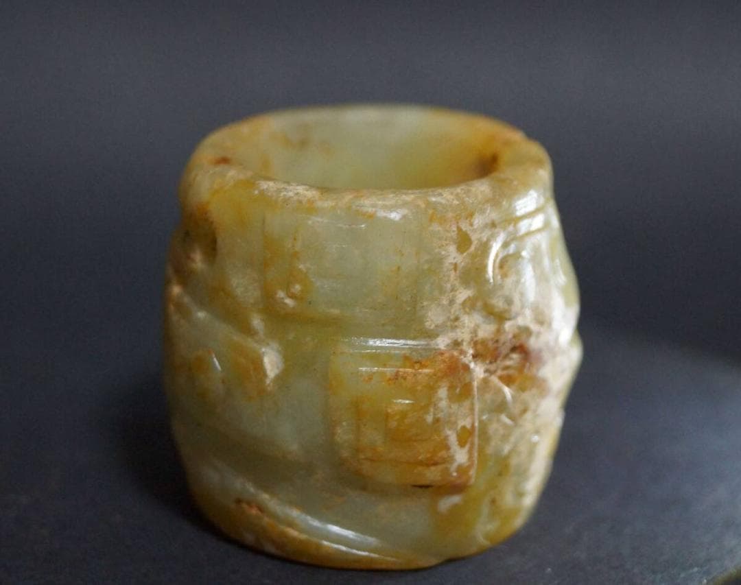 古代和田玉(ホータン)大粒細工彫り祥瑞文指輪 根付 緒締玉 提げ物 装飾品 唐物