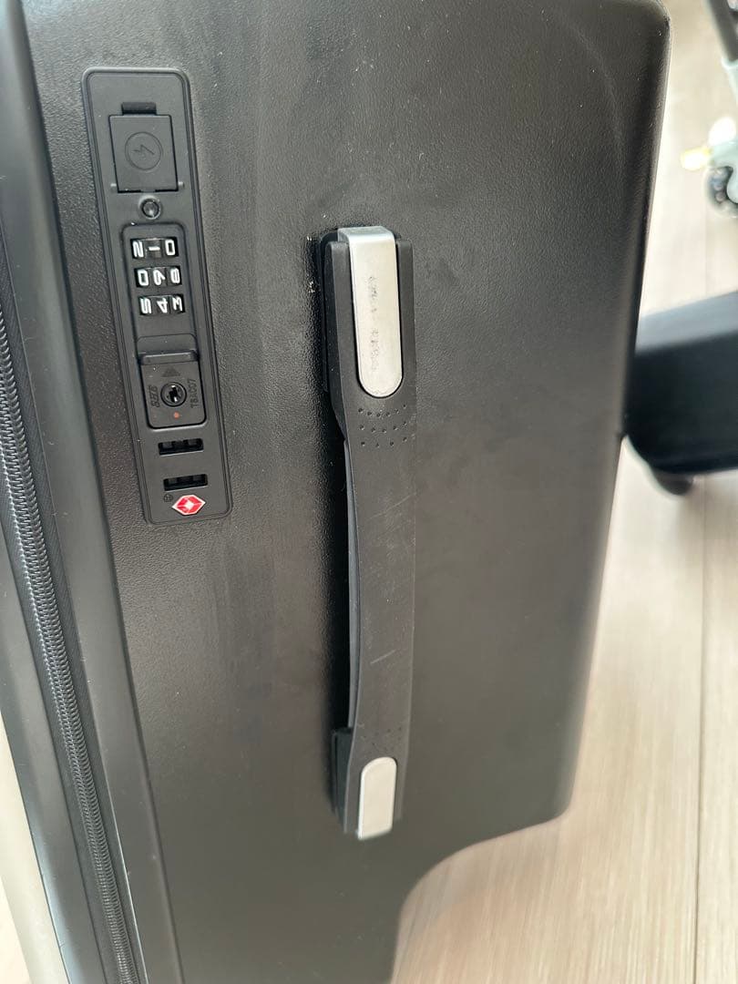 子どもが乗れる キャリーケース ホワイト×ブラック　機内持ち込み可