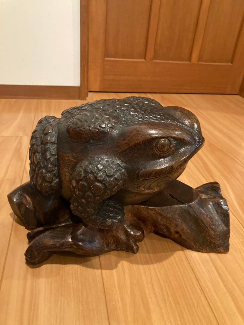 松平家　かえるの置物 　　　　（無事かえる）