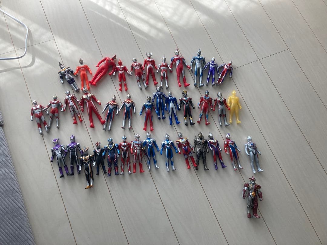 ウルトラマンフィギュア47体、怪獣27体、ロボ2体、ソフビワールド、射的セット