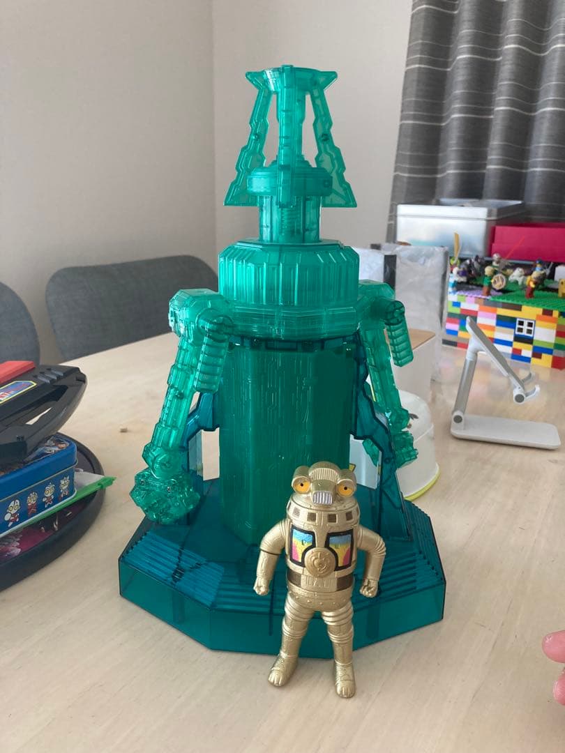 ウルトラマンフィギュア47体、怪獣27体、ロボ2体、ソフビワールド、射的セット