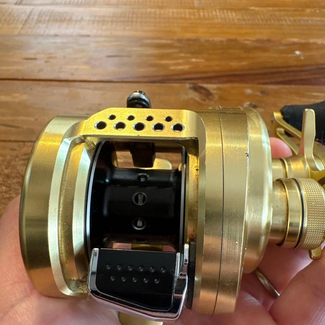 シマノ 15カルカッタコンクエスト 200HG AVAILパワーハンドルカスタム