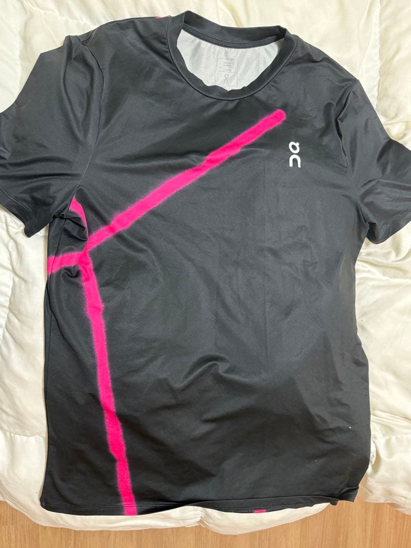 美品　Onテニス　メンズTシャツ