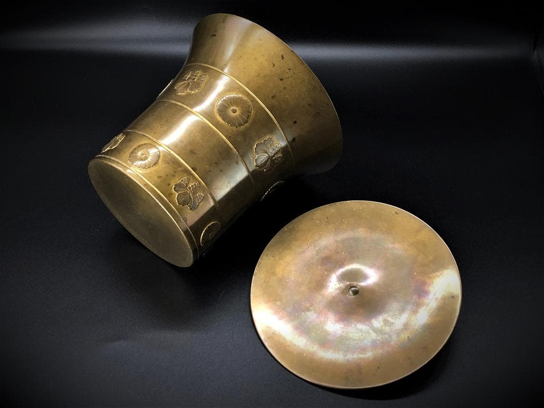 【 皇室献上茶道具 】 水指　十六弁八重表菊・五七桐文　高肉手彫り