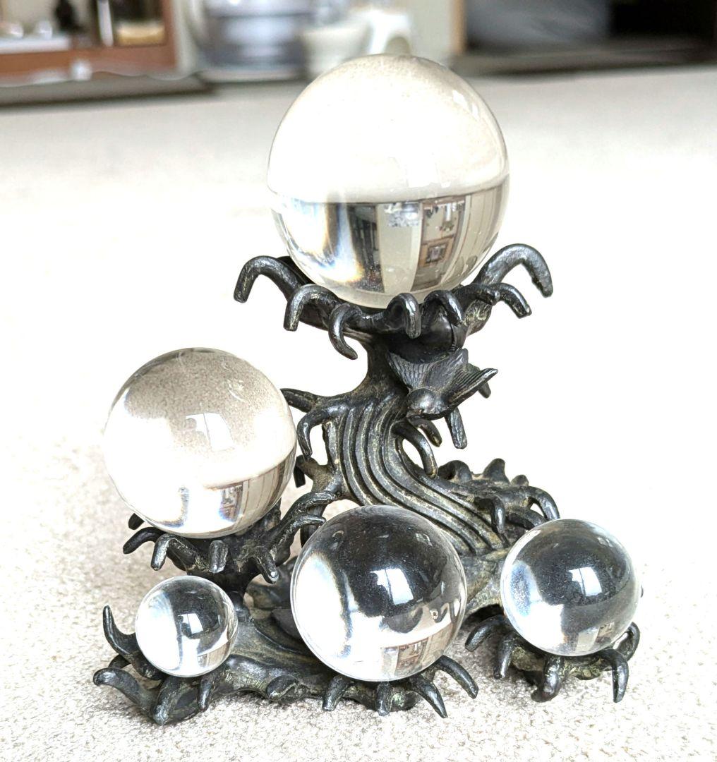 クリスタルボールのアートオブジェ