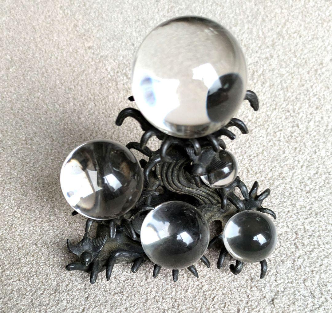 クリスタルボールのアートオブジェ