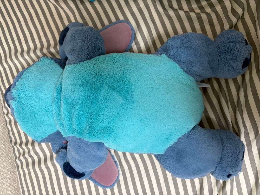 スティッチ　寝そべり　抱き枕ぬいぐるみ