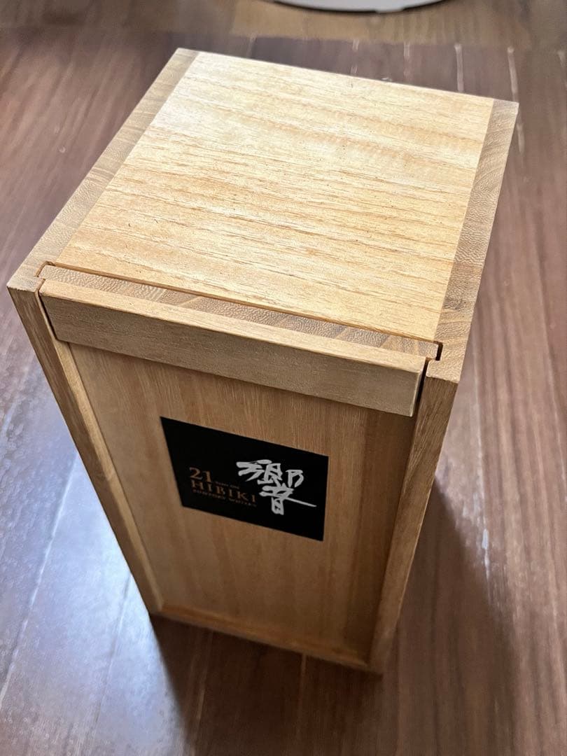 や*き様 【空瓶】サントリーウイスキー響21年 意匠ボトル《富士風雲図》2015