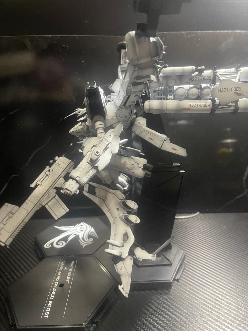 アーマードコア　ホワイトグリント完成品塗装済みプラモデル