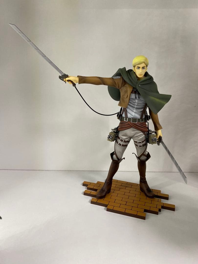 BRAVE-ACT 進撃の巨人 1/8 エルヴィン アルミン フィギュア