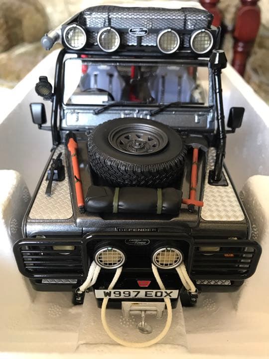 価格変更1/18 京商 ディフェンダー ムービーエディション トゥームレイダー