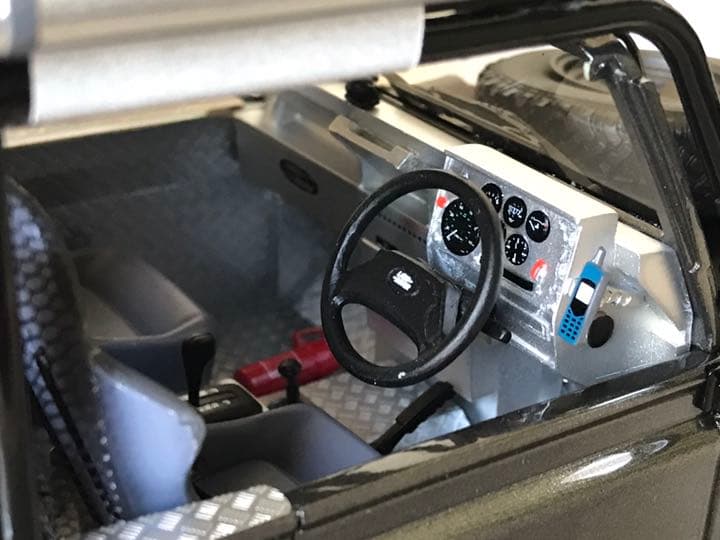 価格変更1/18 京商 ディフェンダー ムービーエディション トゥームレイダー