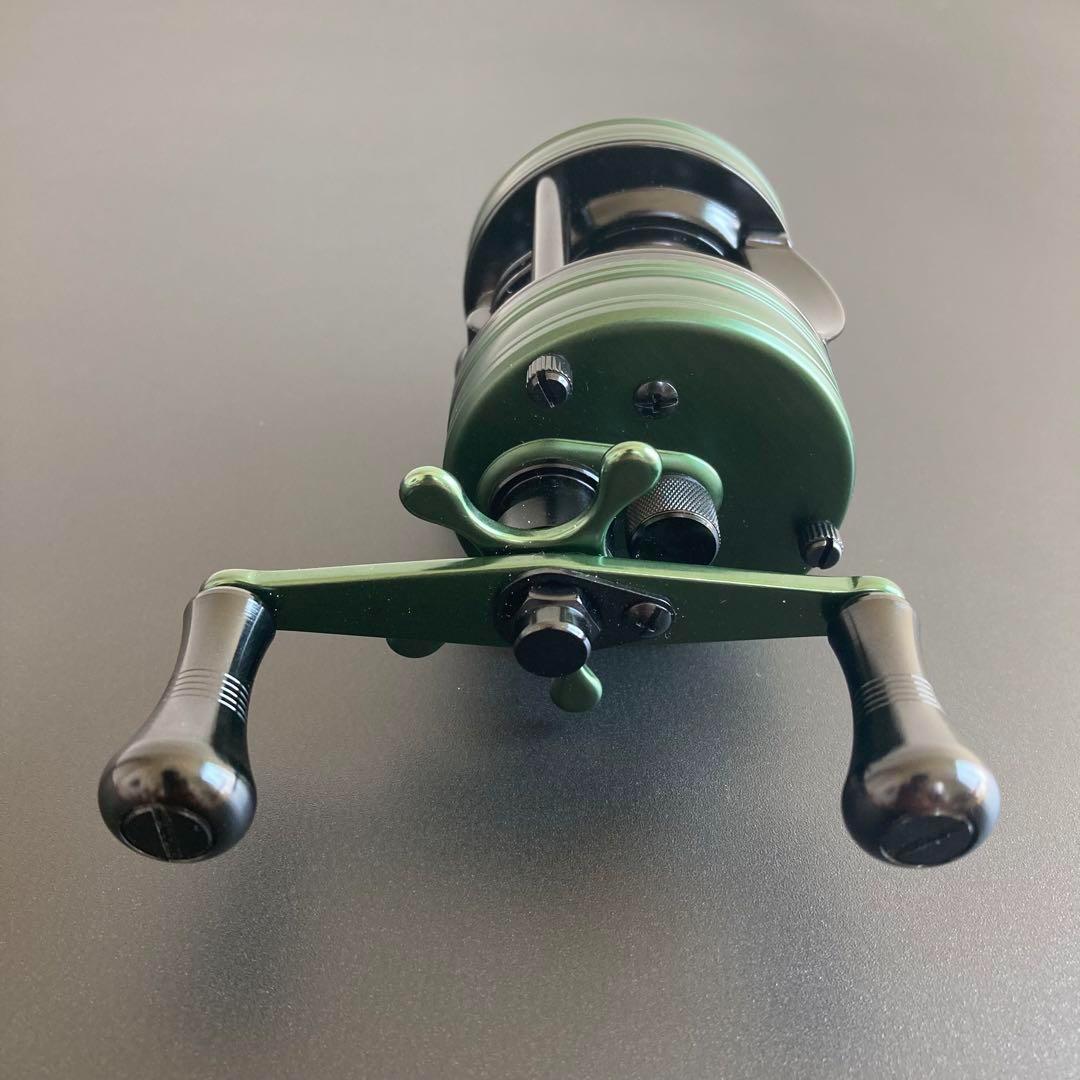 【新品】渓流ベイトリール 丸型リール トラウト用 ブラック／グリーン