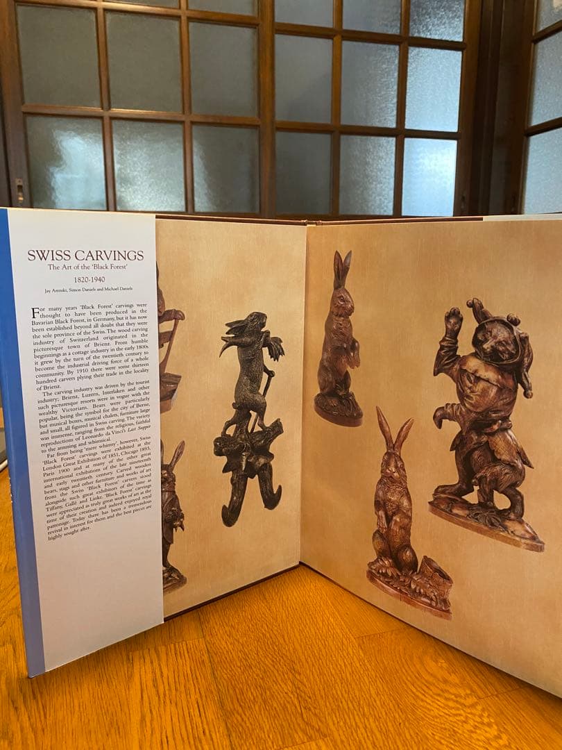 SWISS CARVINGS ブラックフォレストのアート 1820-1940