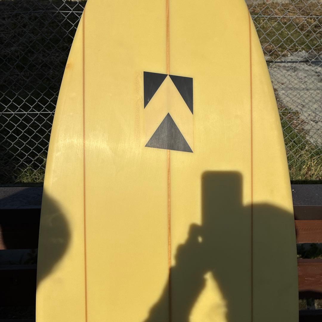 カツサーフボード6.2インチ、3ストリンガー風（エアーブラシ）ボードカバー付