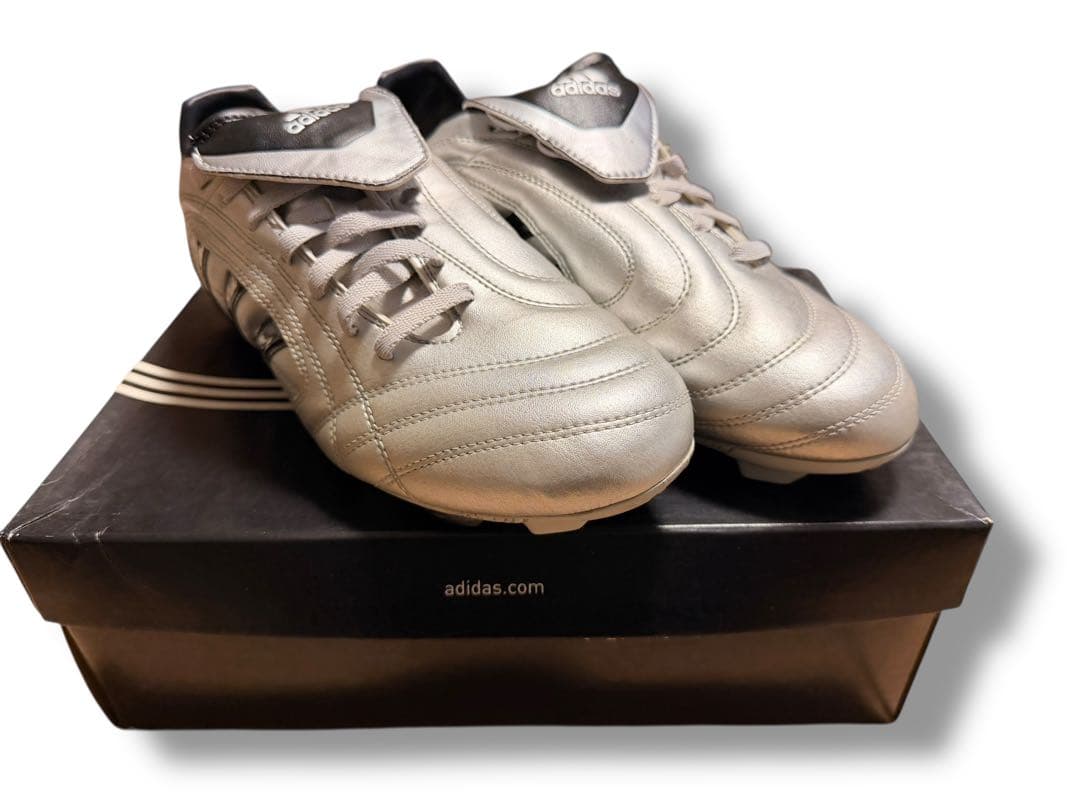 #adidas TRAXION TURF ターフ用 サッカーシューズ　フットサル