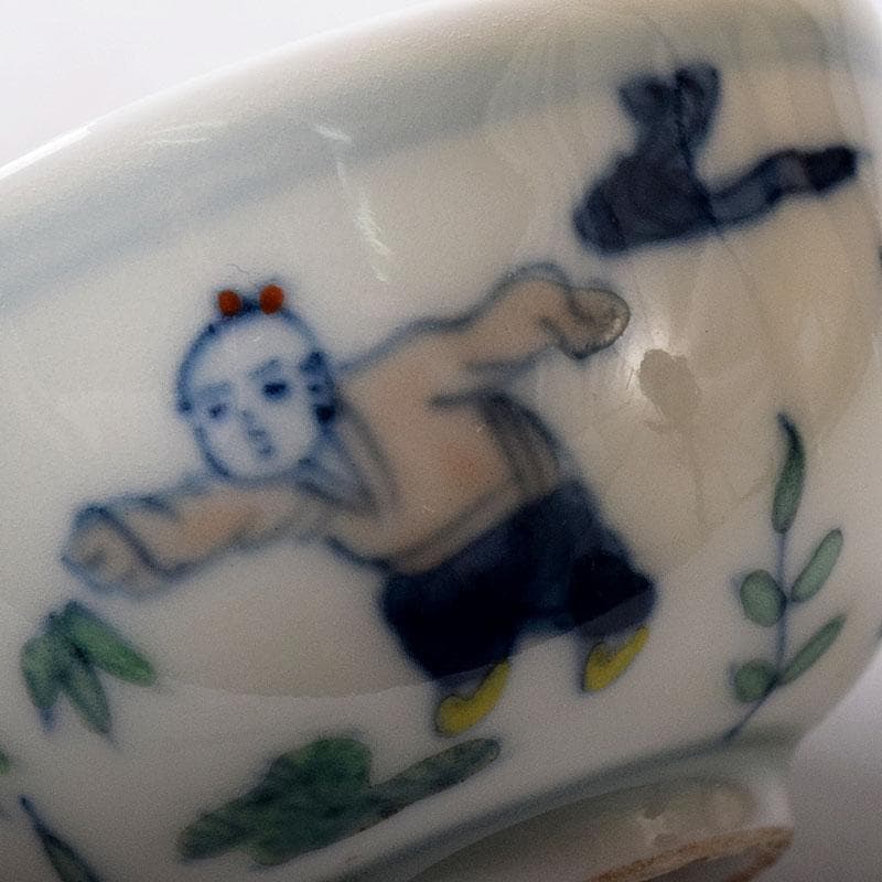 中国　大明成化年製　豆彩唐子文盃　酒盃　時代箱　C　7874