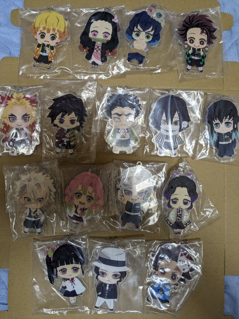 鬼滅の刃　みつめてアクリルチャームキーホルダー☆