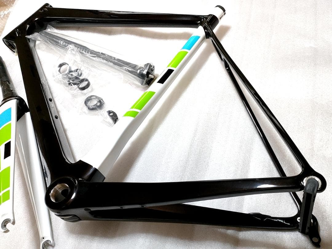 美品 超軽量 カーボンフレームセット ロードバイク 自転車 Lサイズ