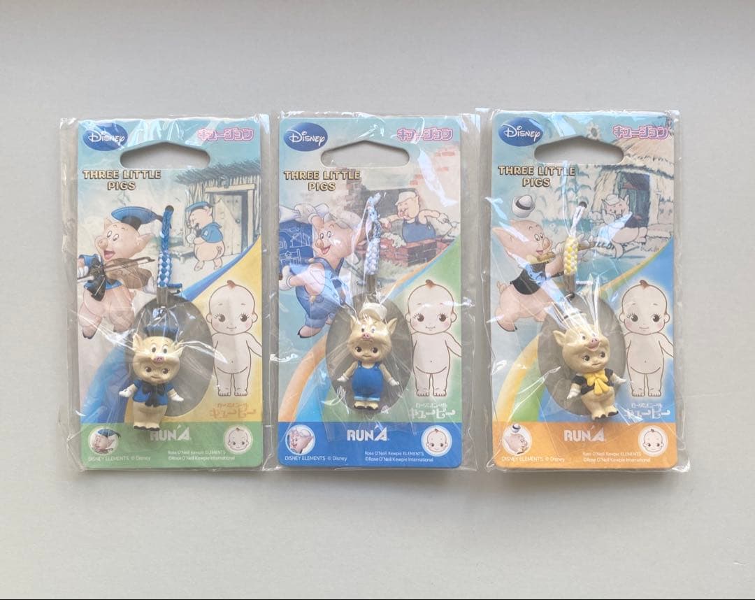 キュージョン　三匹の子ぶた　ストラップ　3種類　未開封　ディズニー