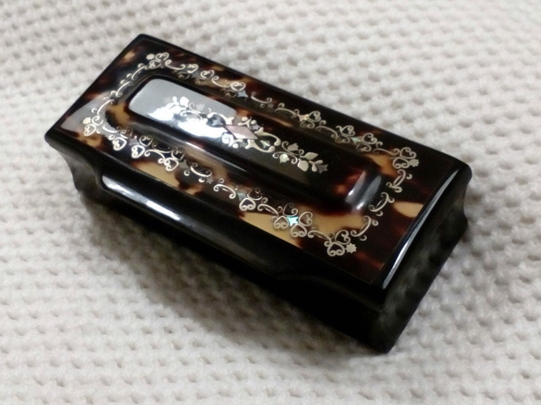 鼈甲アンティーク小物入れハート柄