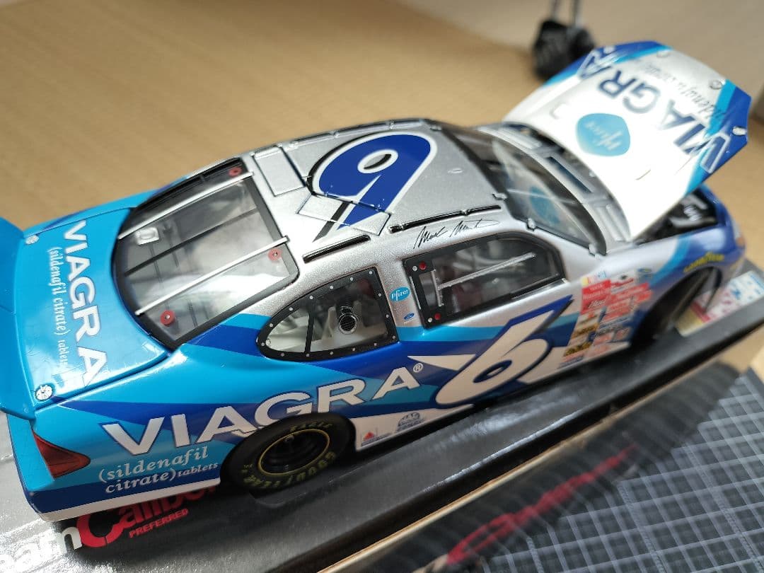 1/24 ナスカー　フォード　トーラス ＦＯＲＤ NASCAR　VIAGRA