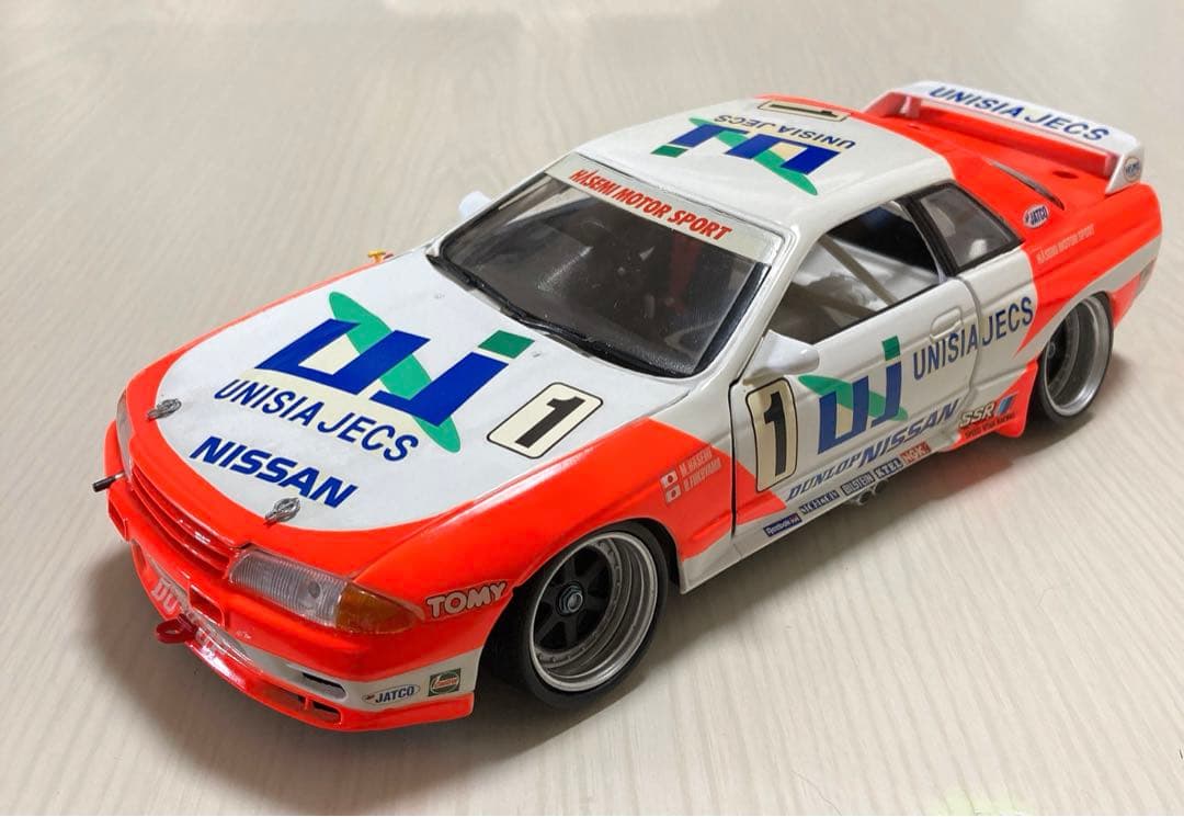 京商　1/18 UNISIA JECS SKYLINE