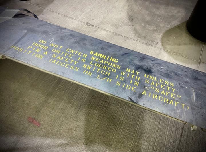 米軍 戦闘機 爆撃機 F-111 アードバーク タグ キーホルダー 2枚セット