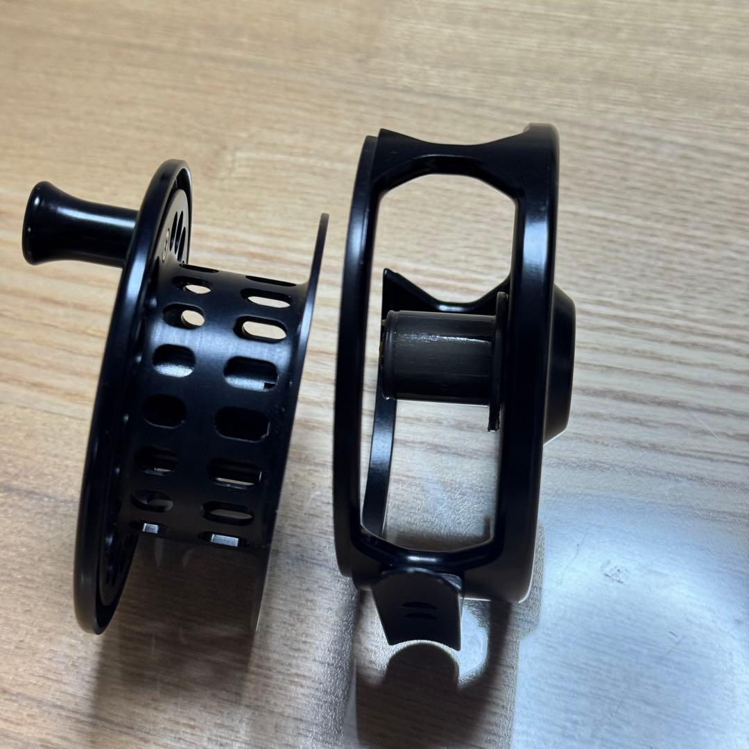 VARIVAS Surface System フライリール ブラック