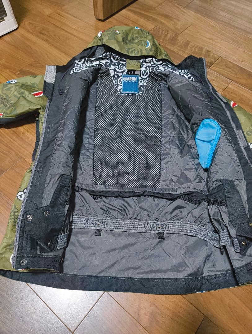 エアボーンARBNスノーボードウェア