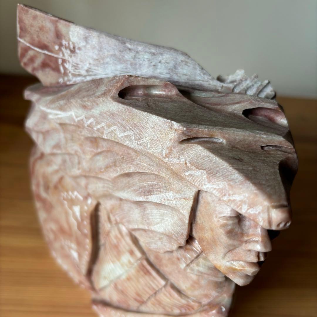 ナバホ族ノーマン・ルイス作 ネイティブアメリカン彫刻　レッドアラバスター製