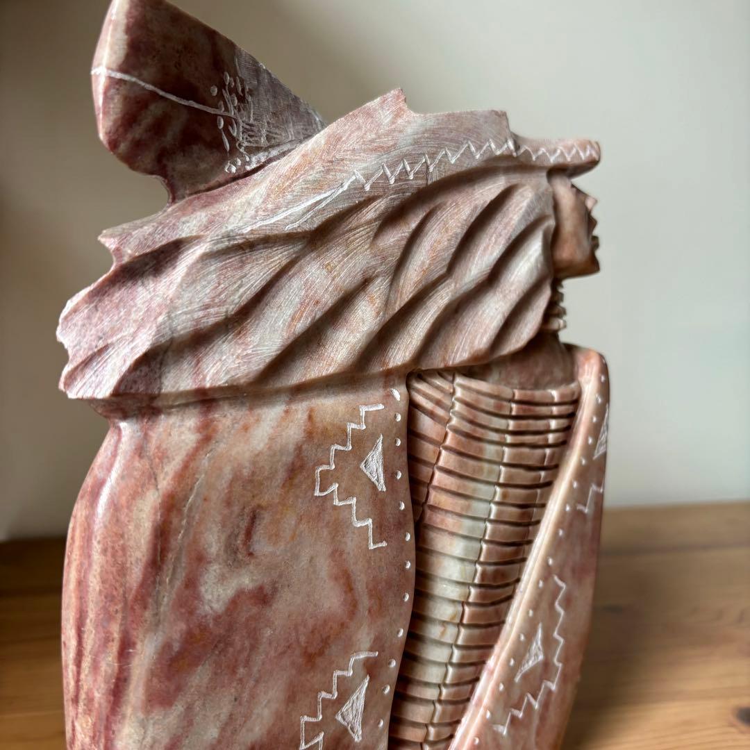 ナバホ族ノーマン・ルイス作 ネイティブアメリカン彫刻　レッドアラバスター製