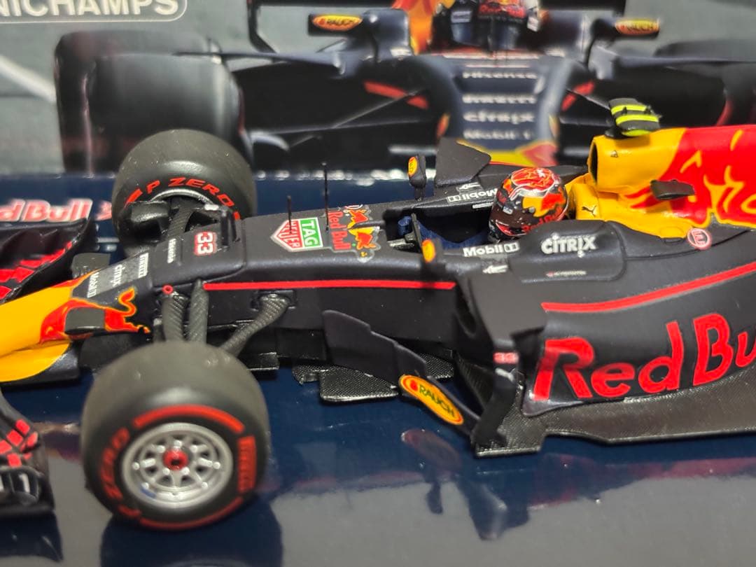 MINICHAMPS レッド・ブル RB13 M. Verstappen