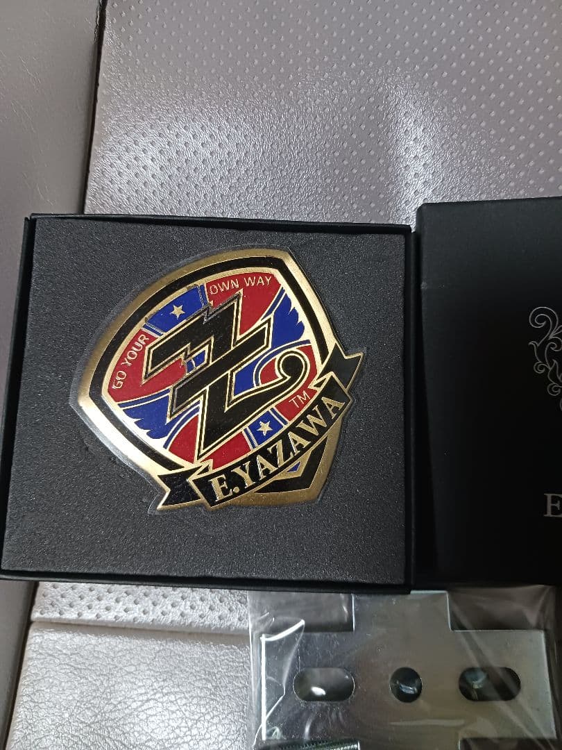 E.YAZAWA エンブレムグリルバッジ　矢沢永吉