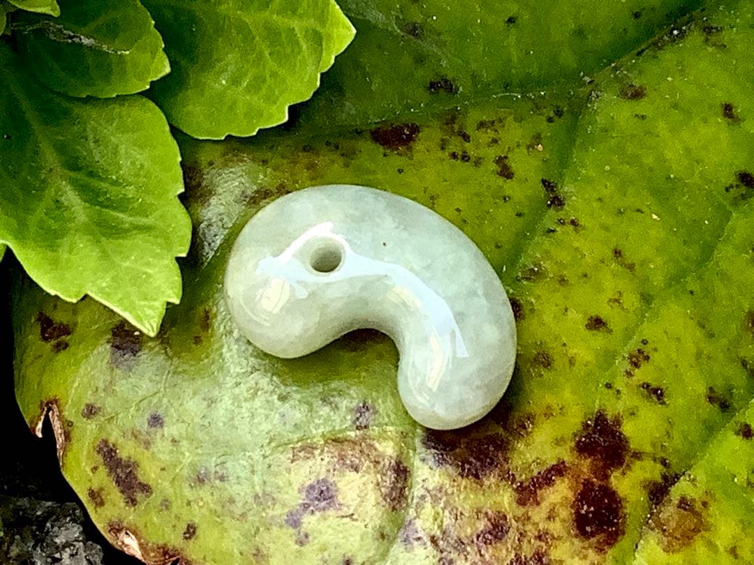 ✳極上肌‼️氷紋様‼️ ソーティング付アイスジェイド糸魚川翡翠勾玉本物‼️高額材料使用