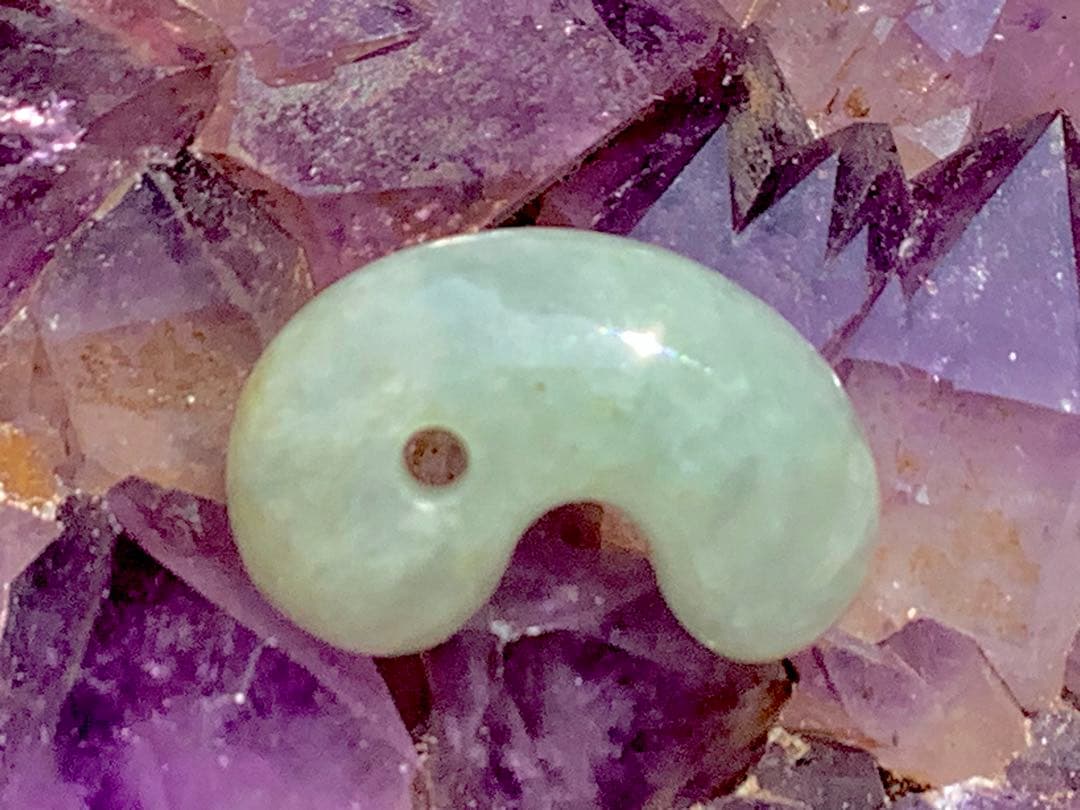 ✳極上肌‼️氷紋様‼️ ソーティング付アイスジェイド糸魚川翡翠勾玉本物‼️高額材料使用