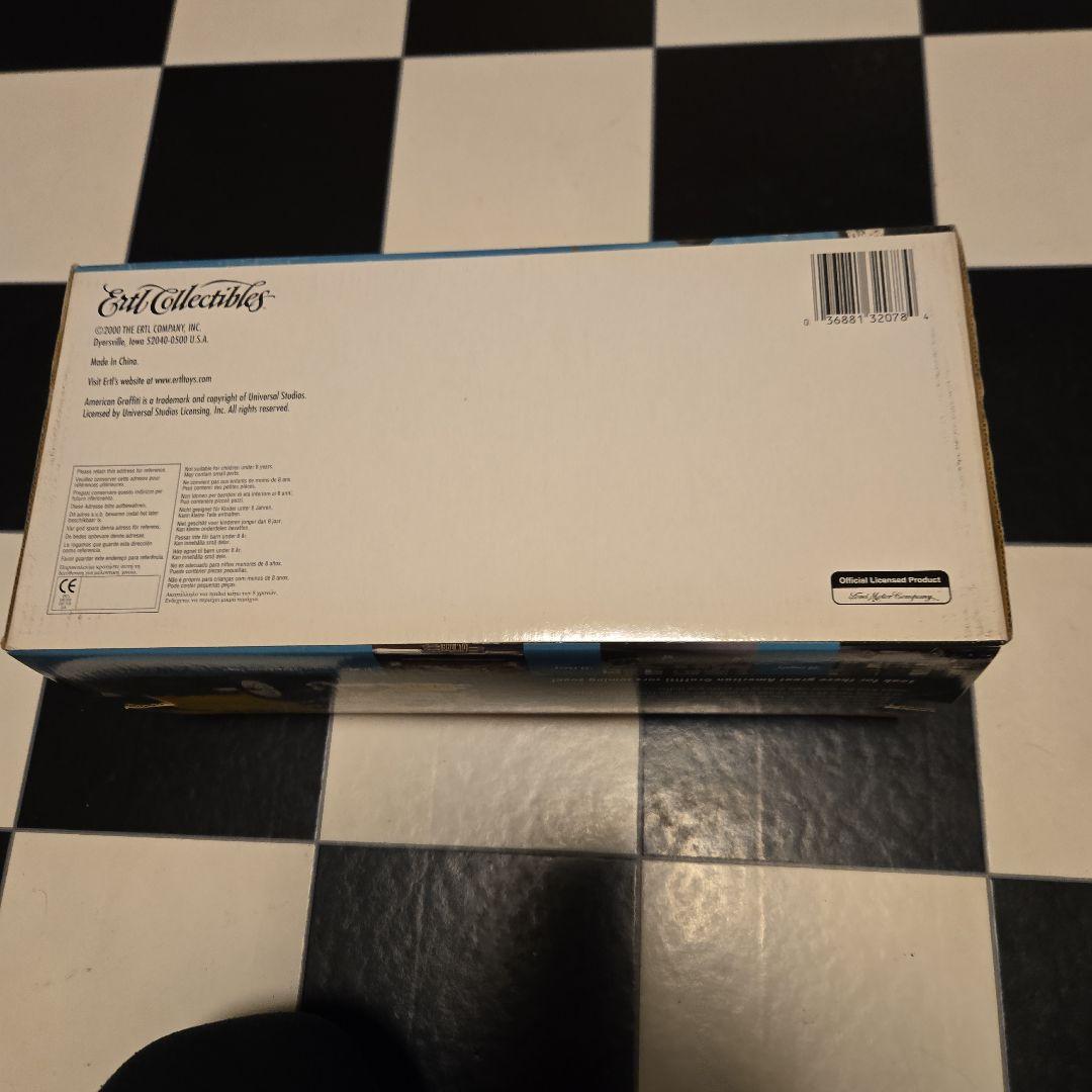 アメリカングラフィティ'32 フォードデュースクーペ　18分の1 新品未開封