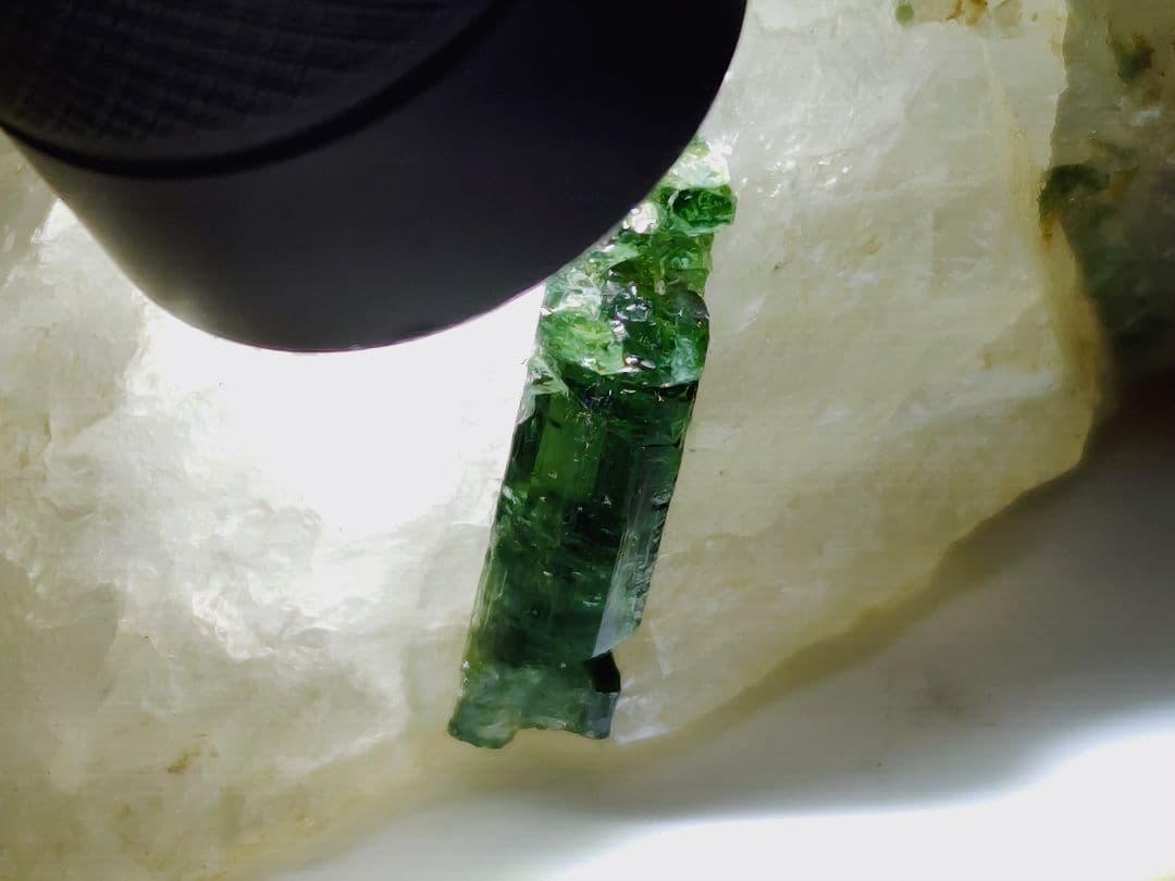 トルマリン 334g クォーツ 水晶 原石 鑑賞石 自然石 誕生石 鉱物 水石