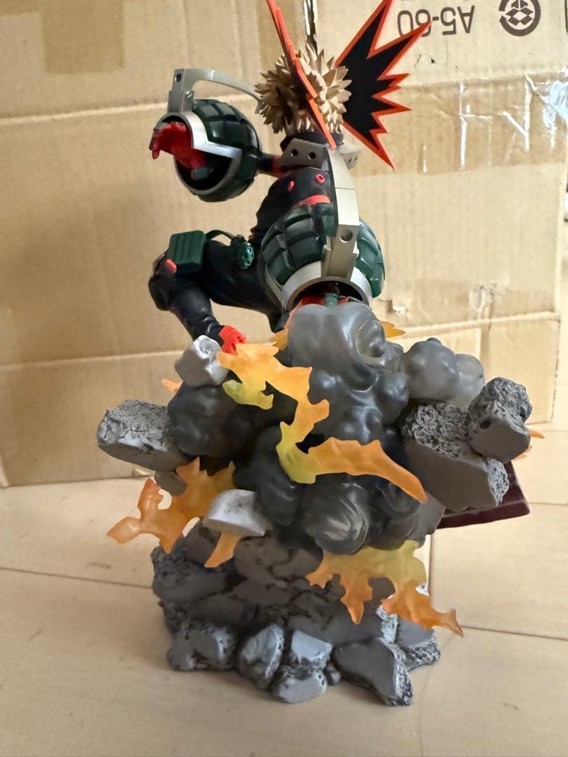 爆豪勝己 コトブキヤ フィギュア オールマイト銅像おまけ付き