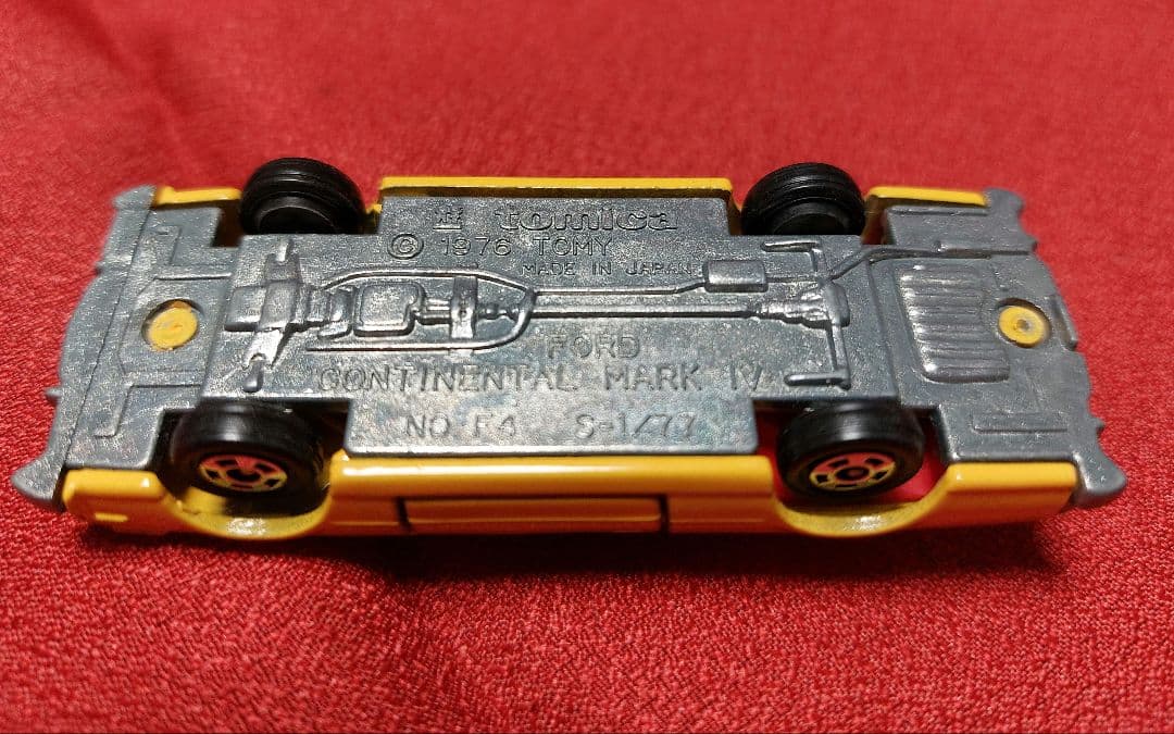 トミカ　外国車シリーズ　フォード　コンチネンタル　マークIV　SCALE1/77