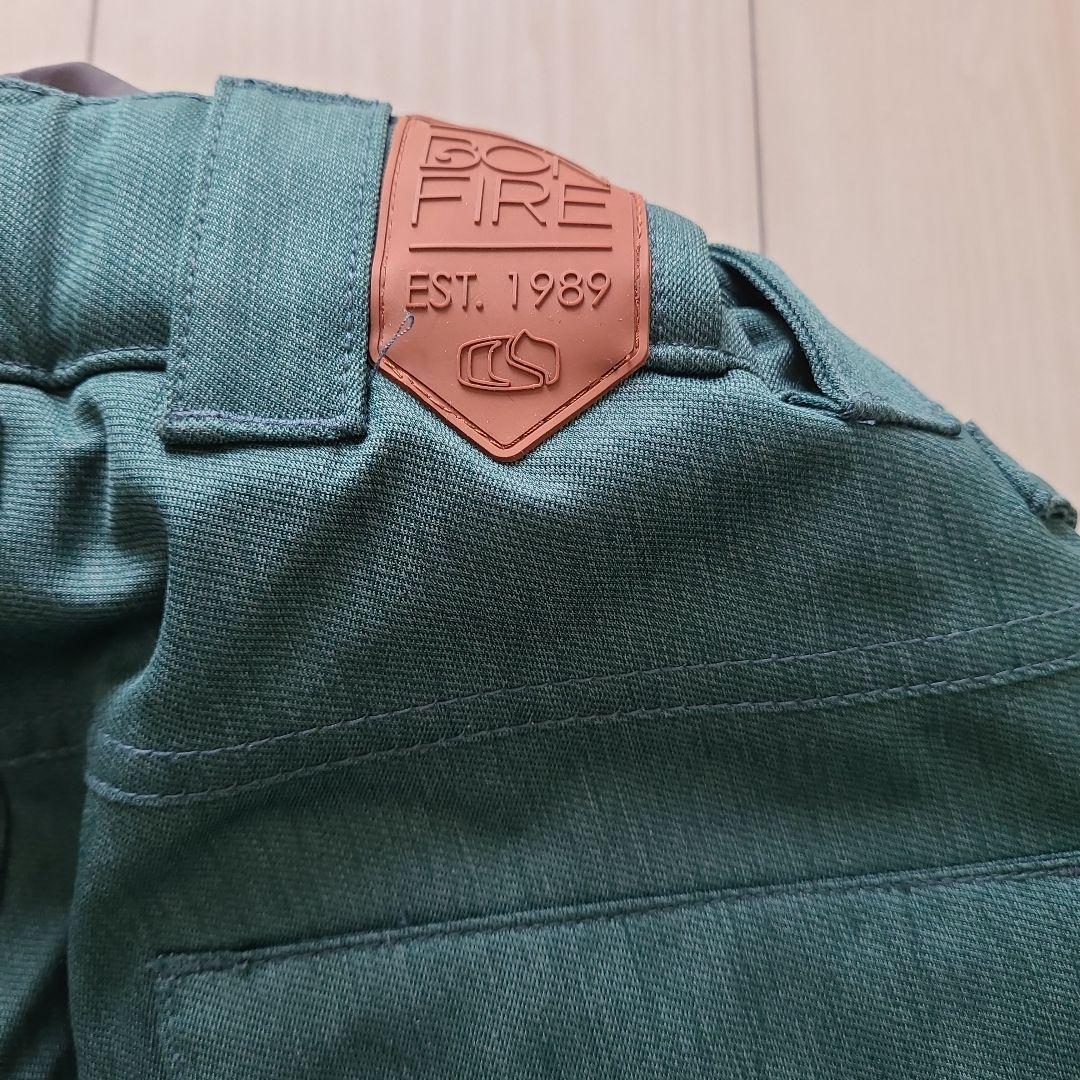 女性用スキーウェア 緑色