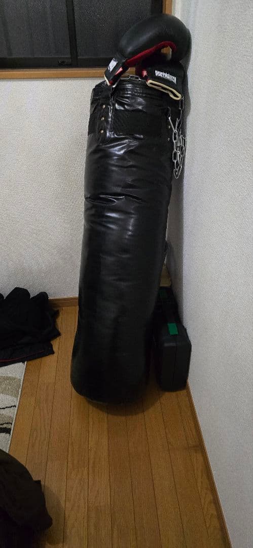 サンドバッグ ボクシンググローブ付き 格闘技