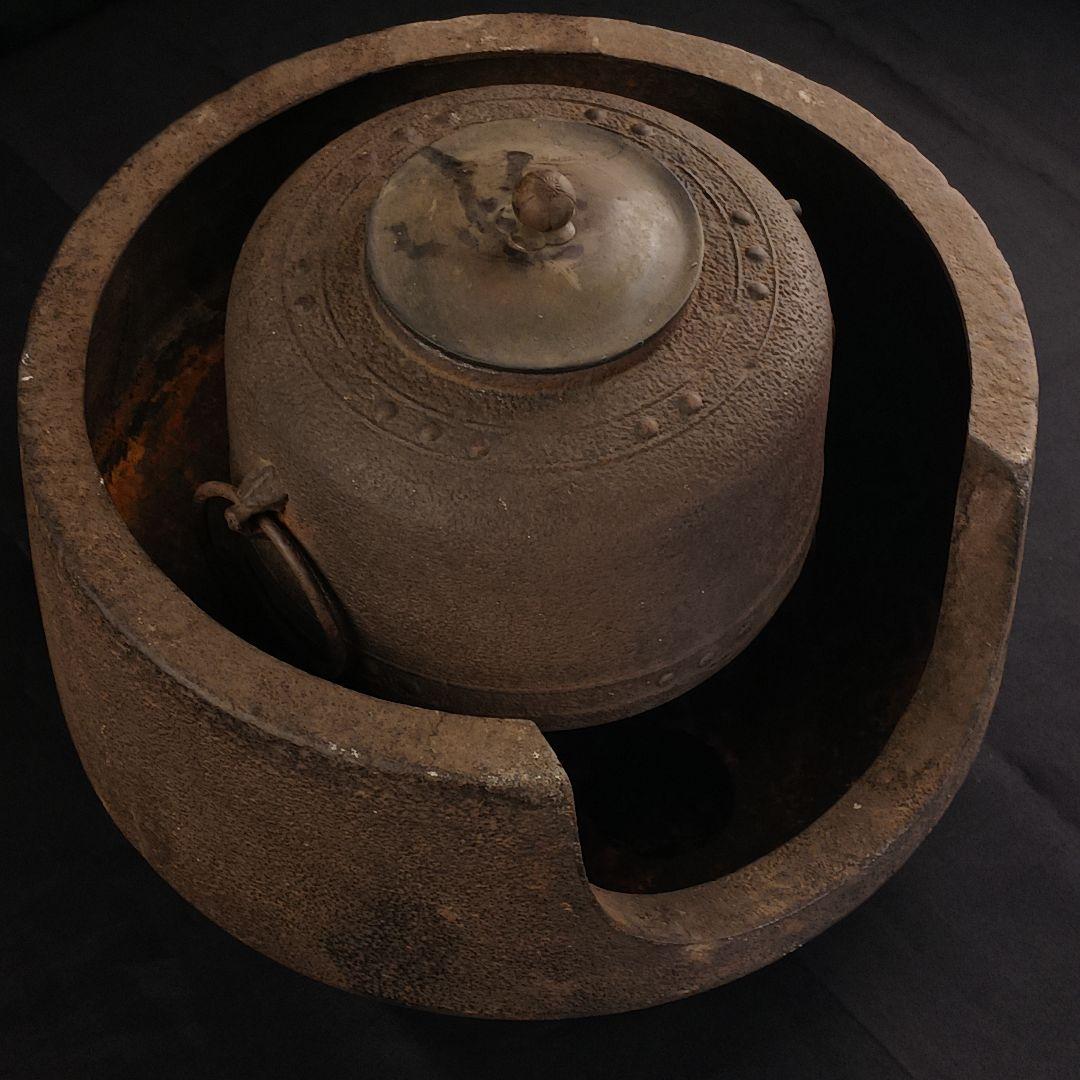 Y3122-5 茶道具 鉄製 風炉釜 五徳付き セット